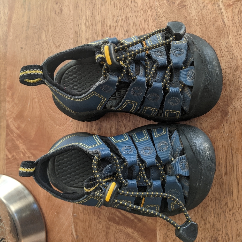 KEEN Navy Blue Sandals - Toddler Size 8
